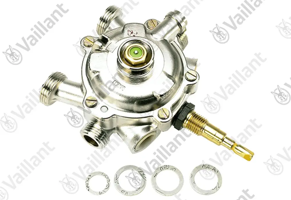 Vaillant Wasserschalter mit mehreren Anschlussöffnungen und einer goldenen Auslassung. Das Produkt ist aus Metall gefertigt und enthält zusätzliche Dichtungsringe.